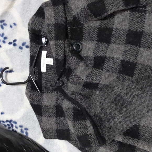 Ellen Tracey Black and Grey Sweater Cape - Picture 4 of 4